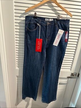 NWT New Max Wide Legs Jeans with five pockets. Size 14/Waist 33.